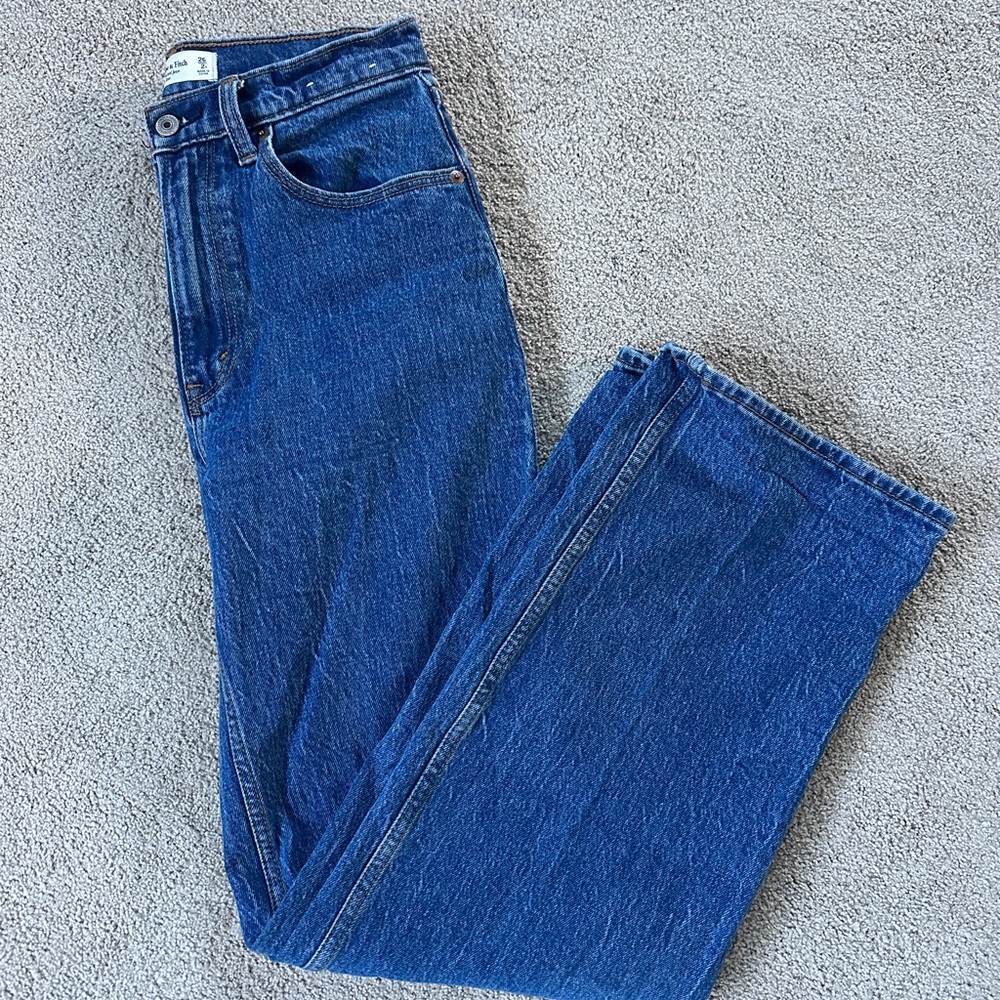 Abercrombie High-Waisted 90’s Relaxed Jeans